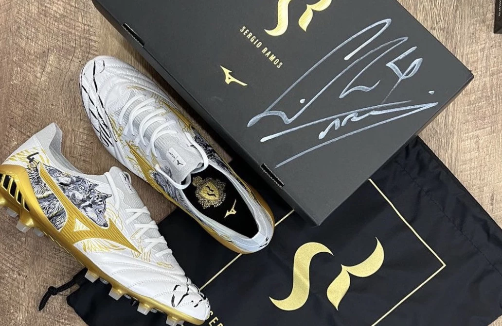 post card POST-MIZUNO-MORELIA-NEO-SERGIO-RAMOS-caja.webp