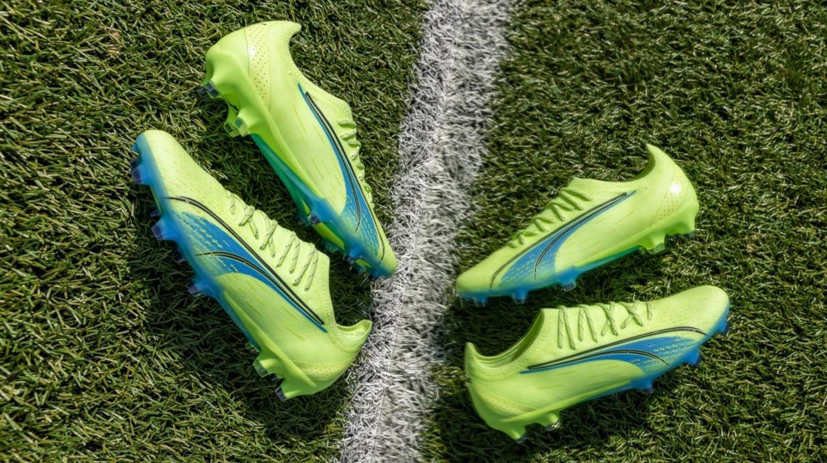 post card ULTRA_UNO.webp