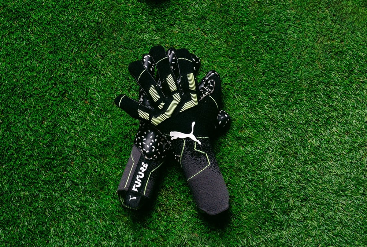 post card guante_puma_future.webp