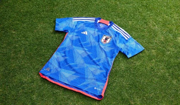 post card post-todas-las-camisetas-del-mundial-qatar-adidas-japon.webp