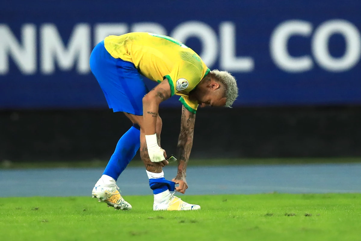 post card post-como-colocarse-las-espinilleras-Neymar.webp