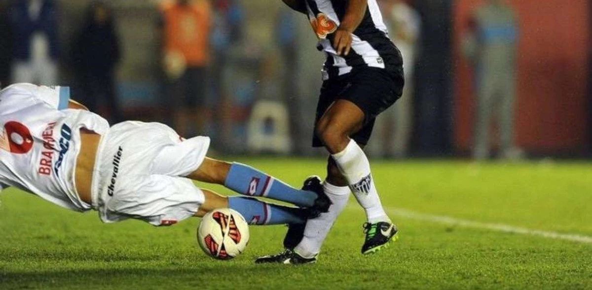 post card post-como-colocarse-las-espinilleras-patada.webp