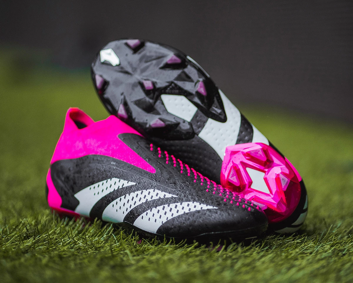 post card post-adidas-predator-vs-nike-phantom-gx-predator.webp