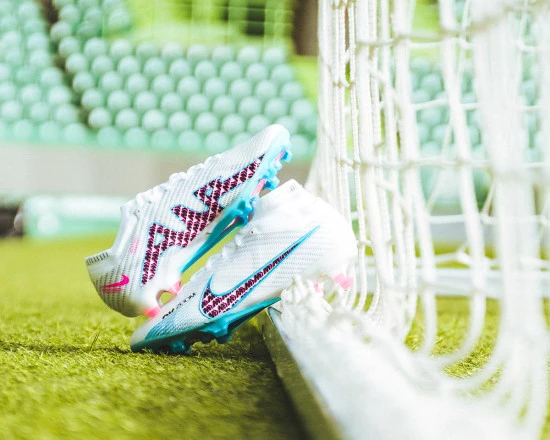 post card post-nike-mercurial-vs-nike-phantom-gx-mercs.webp