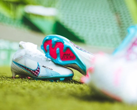 post card post-nike-mercurial-vs-nike-phantom-gx-suela.webp