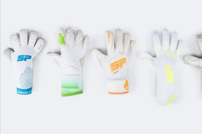 goalkeeper-football-gloves.webp