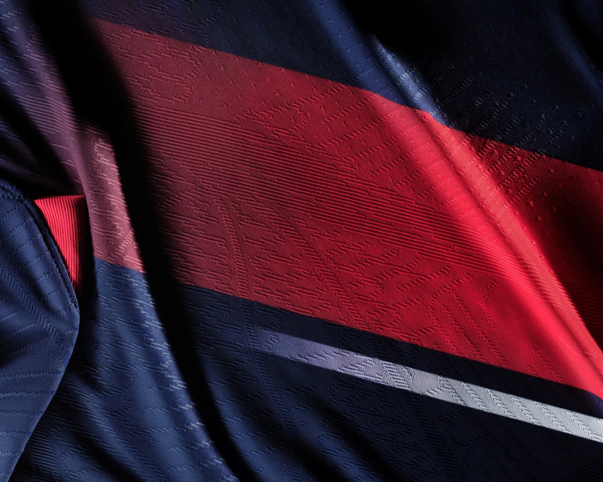 post card SU23_FB_EMEA_ClubKits_PSG_Home_Product01.webp