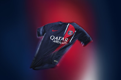 Il nuovo Home Kit del PSG per la stagione 2023-24.