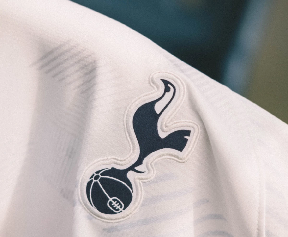 post card post-nueva-camiseta-tottenham-escudo-en-tamano-grandejpeg5.webp