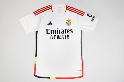 Bianca e rossa, è così la terza maglia del Benfica
