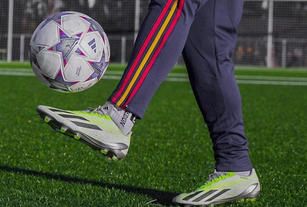 post card post-adidas-strung-toquejpg4.webp