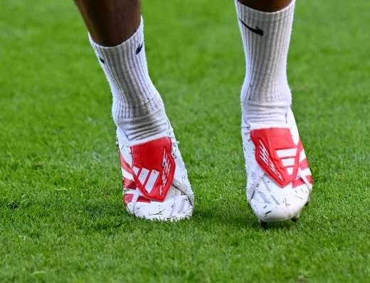 post card post-alexander-arnold-adidas-totalesjpeg2.webp