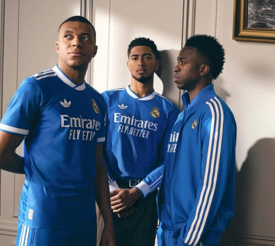 card Il nuovo terzo kit del Real Madrid 25/26