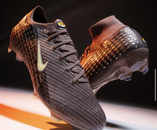 card Le nuove scarpe da calcio di Mbappé