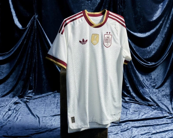 card La maglia bianca con 2 stelle della Nazionale spagnola