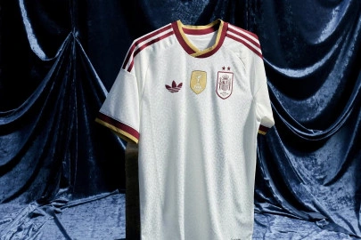card La maglia bianca con 2 stelle della Nazionale spagnola