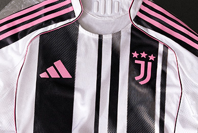 card Scopri la nuova maglia home della Juventus FC 25/26